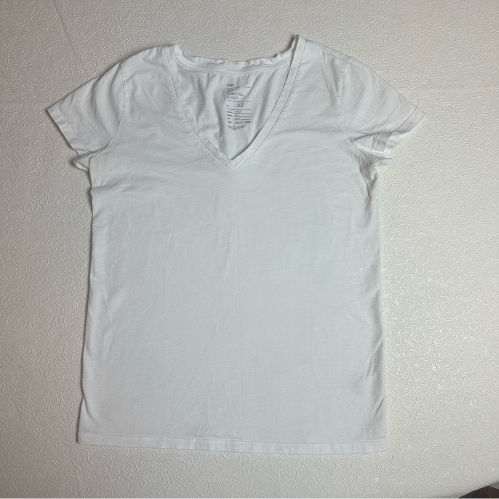 🤍 Gap "The Essential V-Neck" White Pima Cotton Tee XS